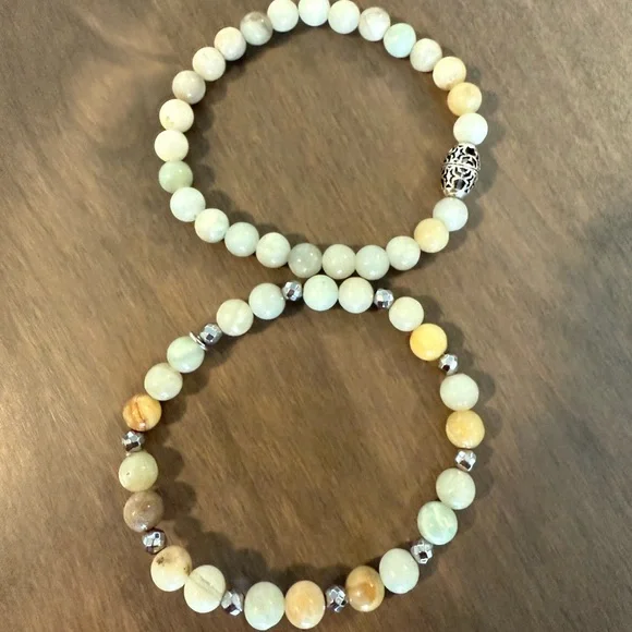 Elegant Beaded Bracelet Set with Silver Accents - Picture 4 of 4